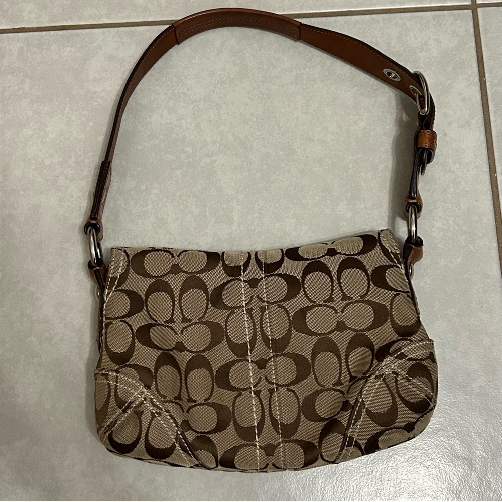 Coach Soho Signature C small buckle shoulder bag - Picture 4 of 15